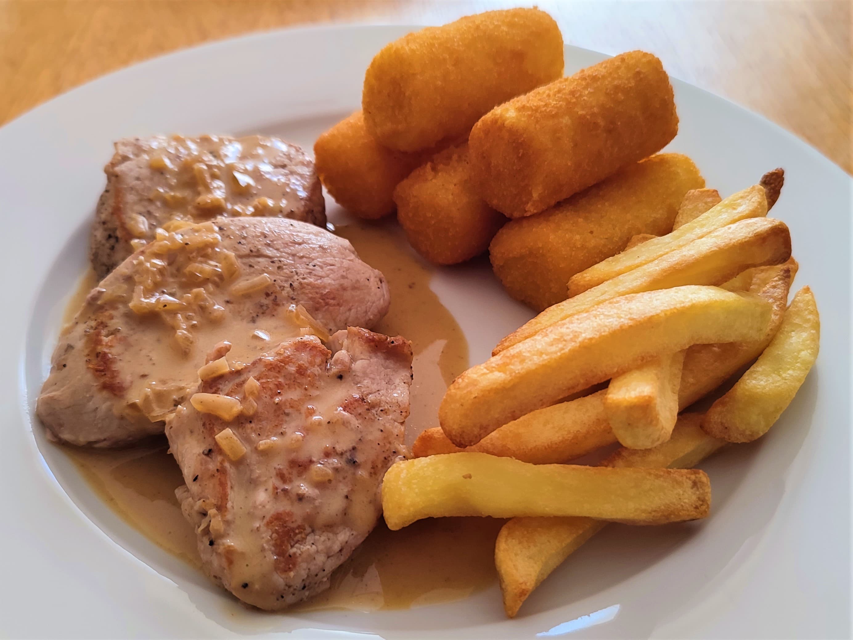 Schweinemedaillons in Pfefferrahmsoße